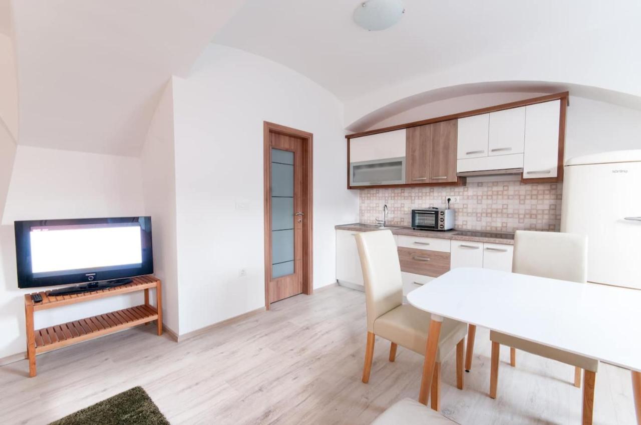 The Maze Apartment Ljubljana Bagian luar foto