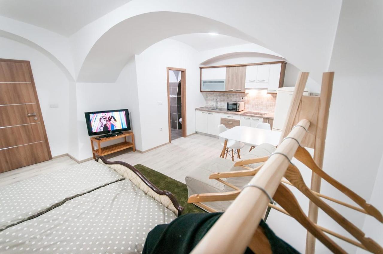 The Maze Apartment Ljubljana Bagian luar foto