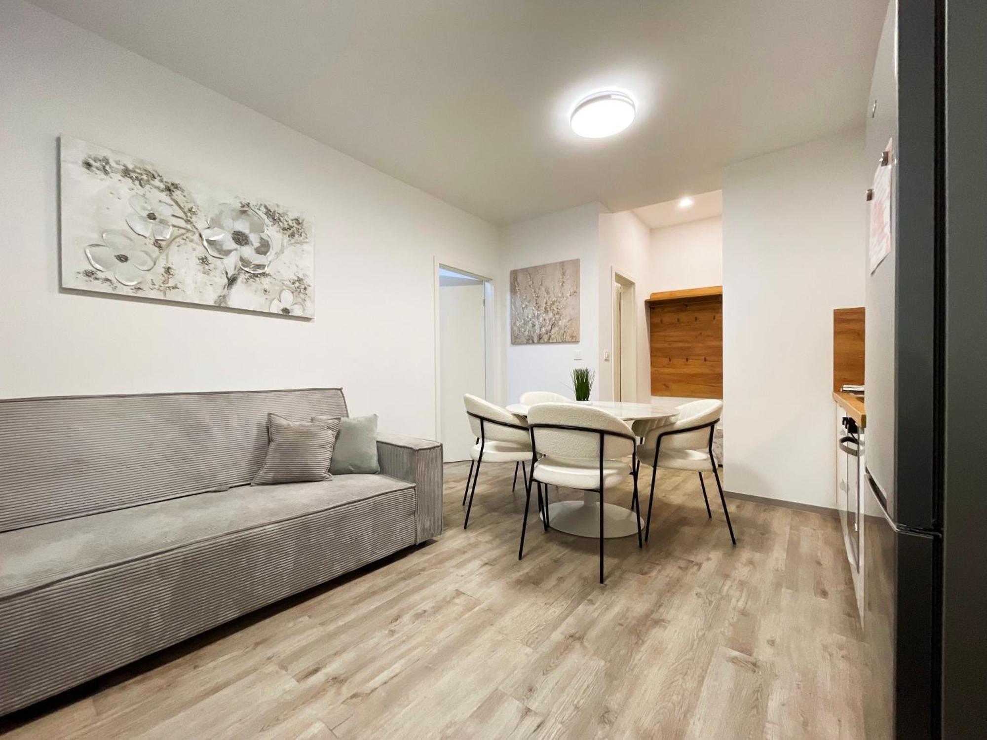 The Maze Apartment Ljubljana Bagian luar foto